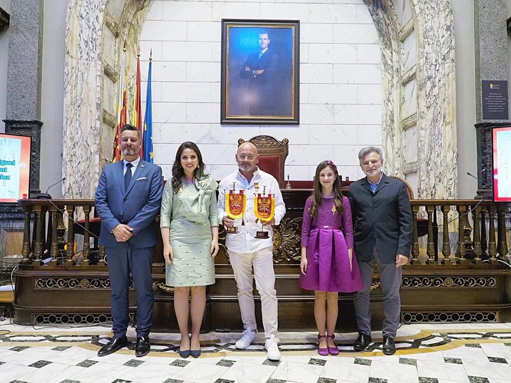 Honores a los artistas en la Gala de los 1 con Algarra en el recuerdo