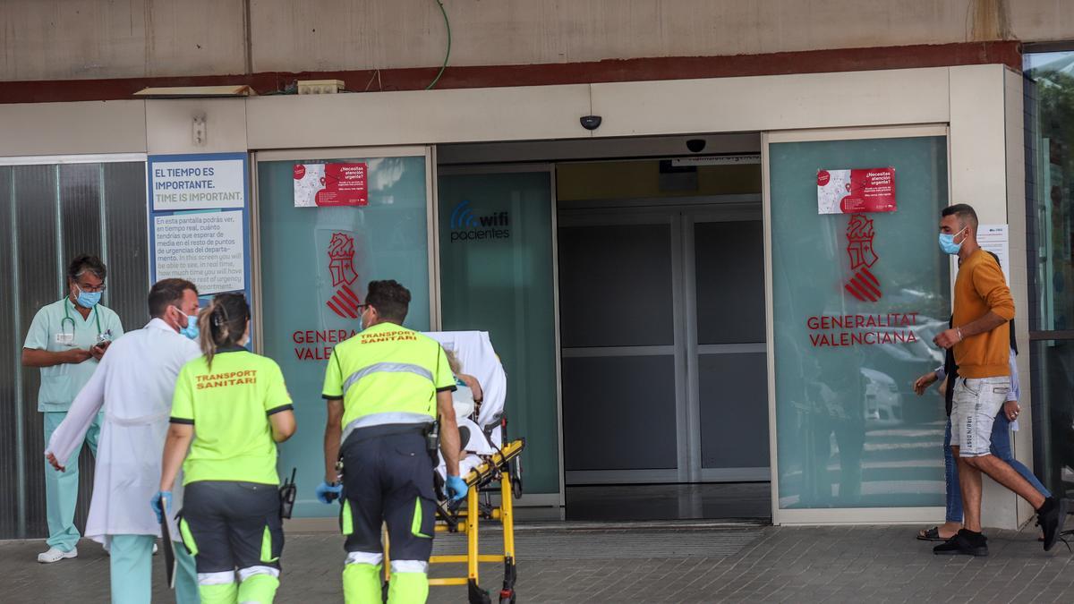 Acceso a Urgencias del Hospital Universitario de Torrevieja