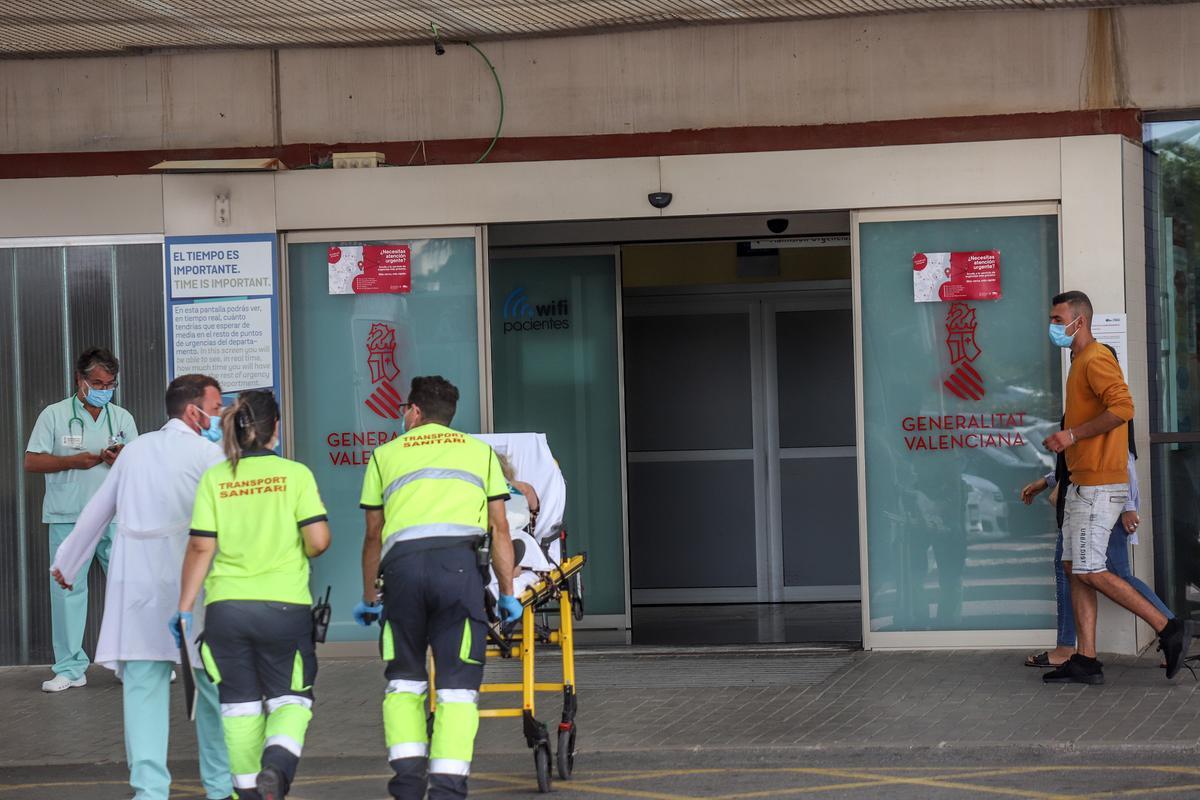Acceso a Urgencias del Hospital Universitario de Torrevieja