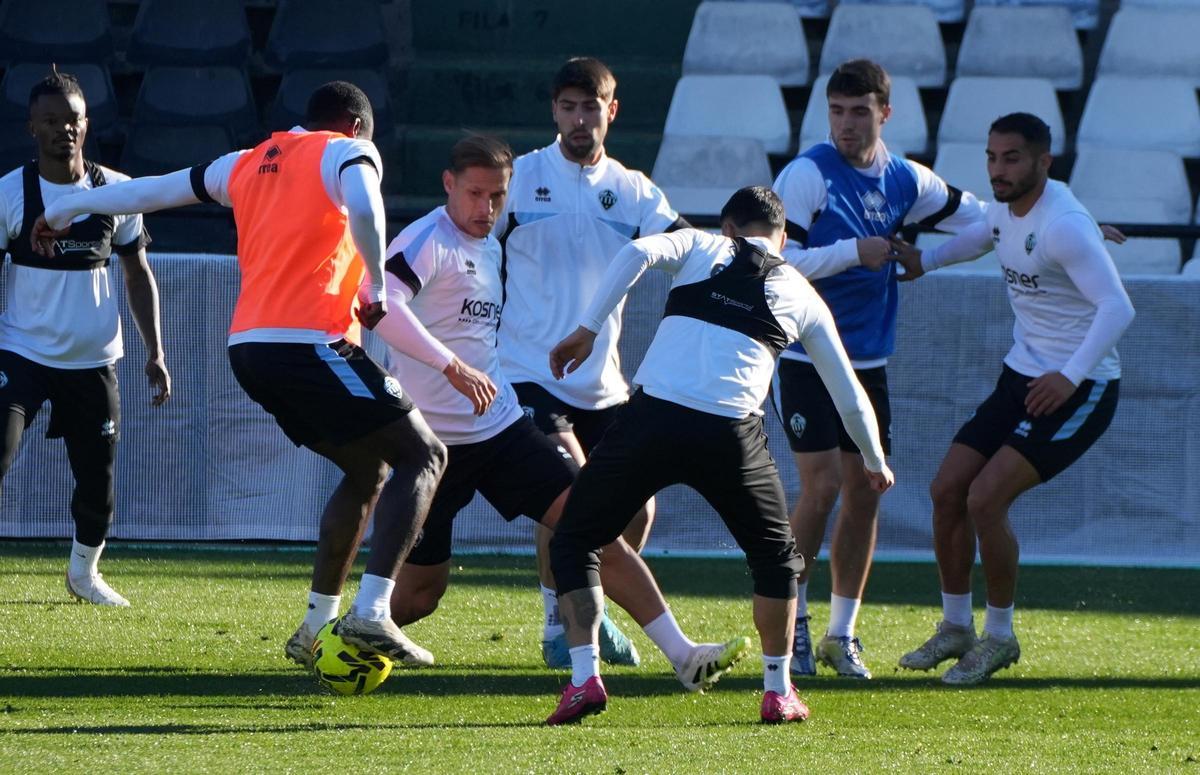 Galería | El entrenamiento del CD Castellón en imágenes, con el Leganés entre ceja y ceja