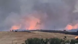 Un incendio de nivel 2 en Tres Cantos obliga a desalojar varias urbanizaciones y movilizar a la UME