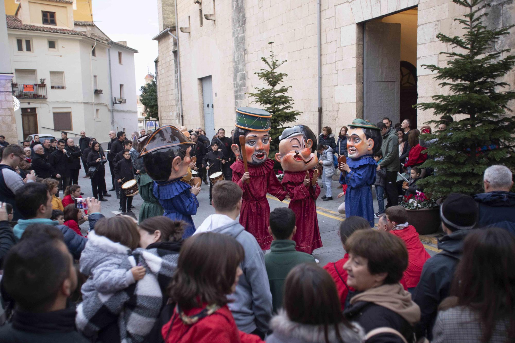 Ontinyent se vuelca con la tradiconal procesión de la Puríssima