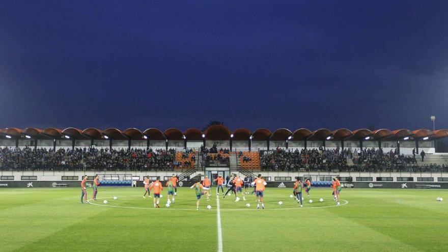 Lleno en el Antonio Puchades para ver la primera sesión de Gary Neville