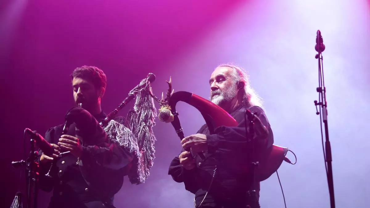 La música gallega llena Riazor