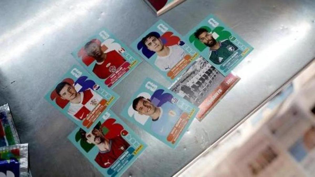 Uns quants cromos de la col·lecció del Mundial de futbol de Panini