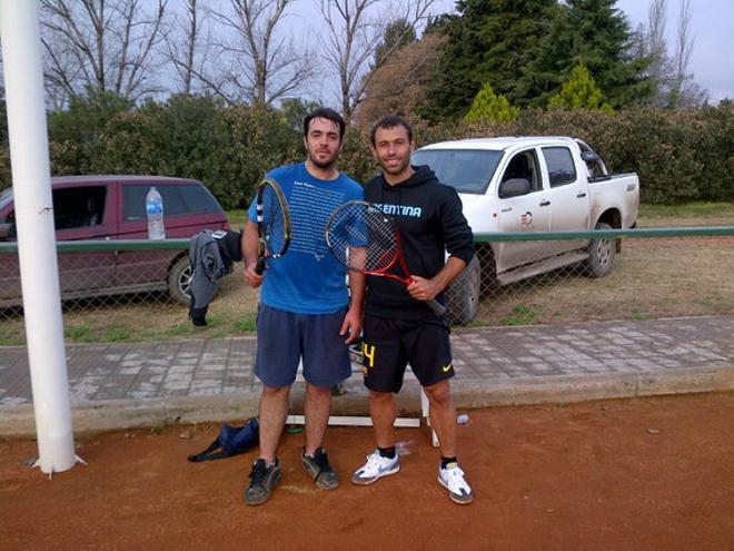 Mascherano, junto a un amigo disfrutando del tenis