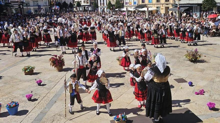 Villaviciosa baila una esplendorosa danza en honor a la Portalina: "Es muy emocionante, impresiona"
