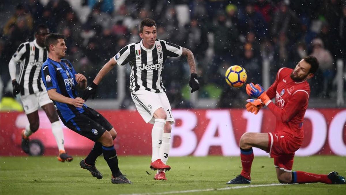 Mario Mandzukic estuvo a punto de lograr el 1-0 en esta acción