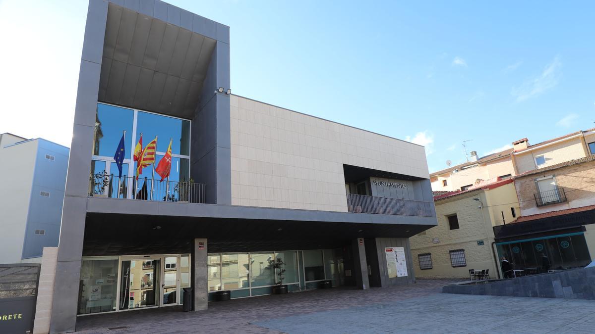 Fachada del Ayuntamiento de Cadrete.