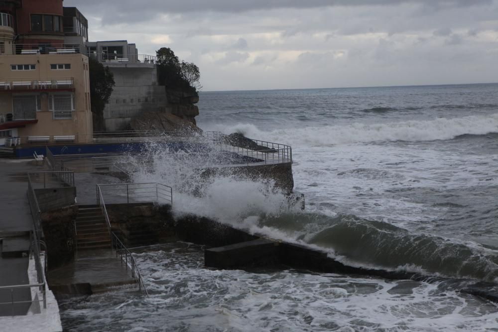 Oleaje en Gijón