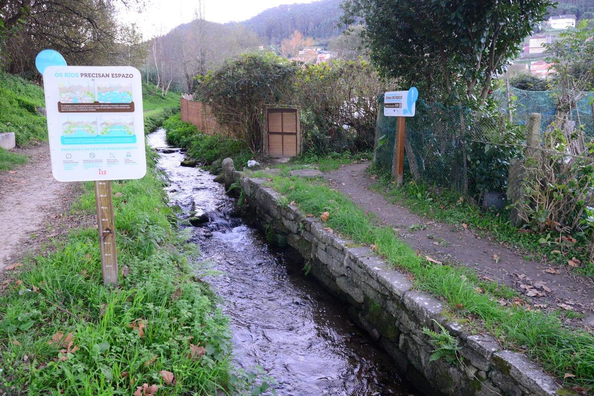 El acusado por venta de drogas fue detenido cuando caminaba por el sendero del río Bispo, en Bueu.
