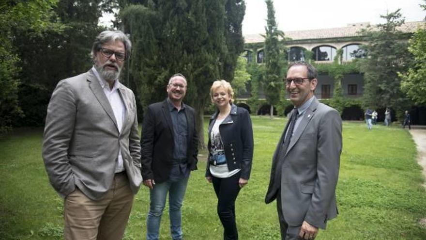 El gerent de Món Sant Benet, Ferran González; el regidor de Cultura, Xavier Racero; la mezzosoprano Mireia Pintó, presidenta de l&#039;Associació de Música Clàssica; i l&#039;alcalde de Sant Fruitós, Joan Carles Batanés