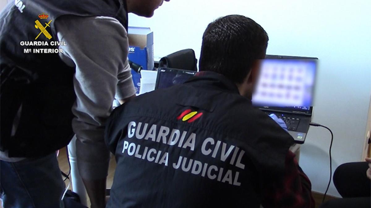 La Guàrdia Civil deté 102 persones per tinença i distribució darxius pedòfils a través dinternet