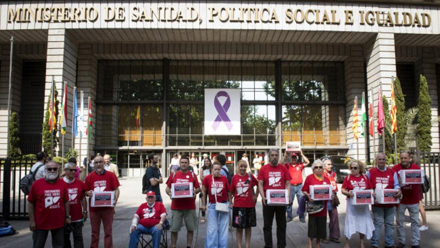 Sanidad y comunidades acuerdan universalizar el tratamiento de la hepatitis C