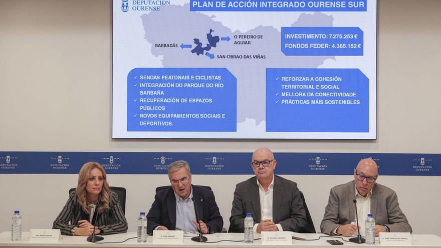 Los alcaldes de Barbadás, San Cibrao y Pereiro junto al subdelegado del Gobierno. |  Roi Cruz