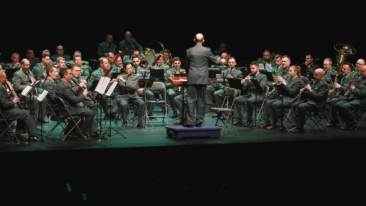 La Unidad de Música de la Guardia Civil, durante el concierto en Ourense.