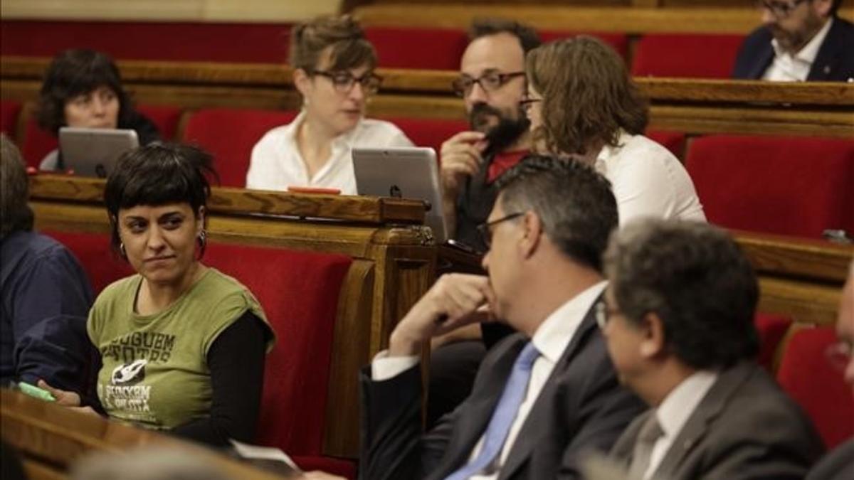 Anna Gabriel durante el Pleno del Parlament de Catalunya de hoy