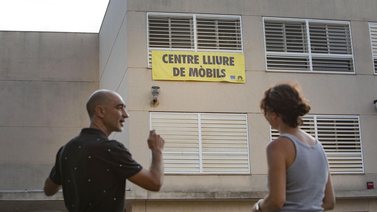 Cartel colocado en el instituto Clot del Moro de Sagunt.