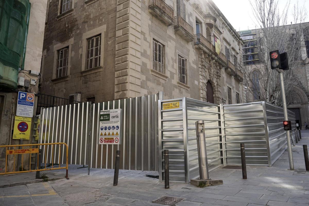 La zona d'obres s'ha envpltat amb una tanca de seguretat