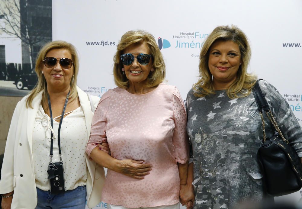 Maria Teresa Campos surt de l''hospital.