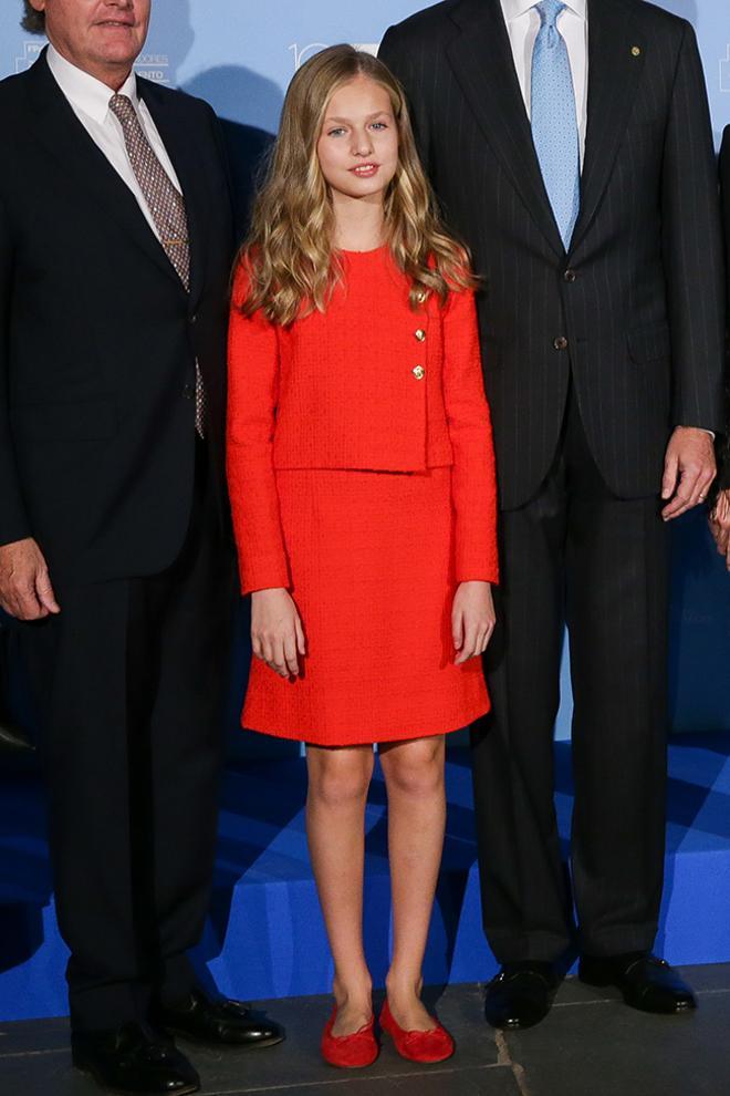 La princesa Leonor con vestido rojo de tweed de estilo Chanel