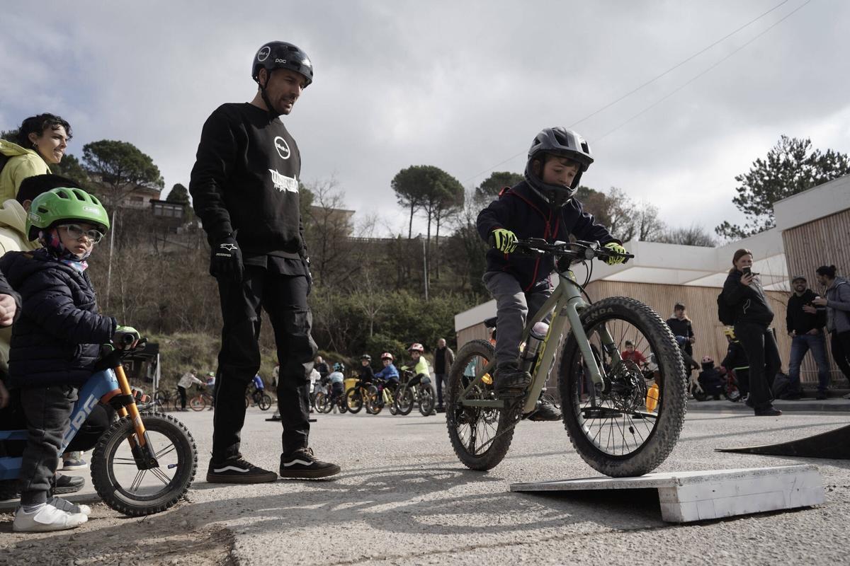 Imatge de l'acte inaugural de la nova pista de pump track de Gironella, en imatges