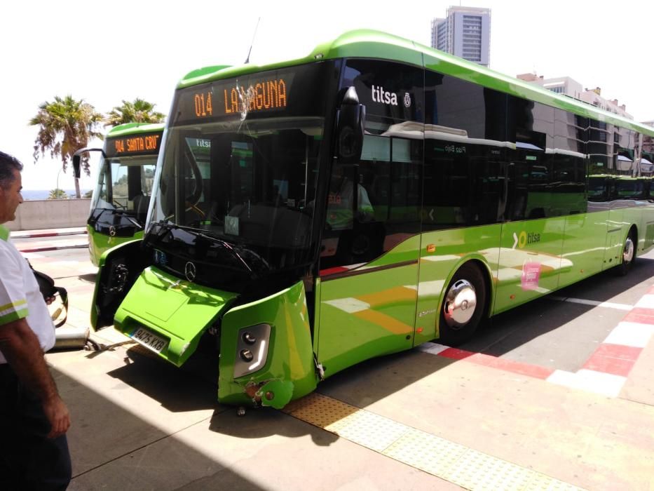 Una guagua de Titsa pierde los frenos