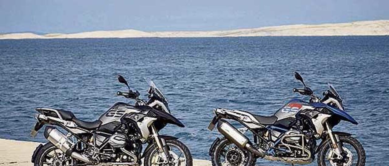 La BMW R 1200 GS cuenta con un motor refrigerado por agua.