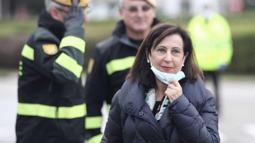 La ministra de Defensa, Margarita Robles, ayer, a su llegada al Ifema, en Madrid. // Eduardo Parra
