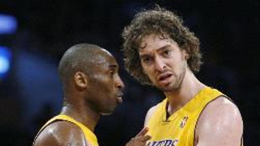 Fisher y Gasol ponen a los Lakers a un partido del título de campeones