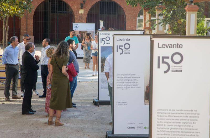 Inauguración de la exposición del 150 aniversario de Levante-EMV en Requena