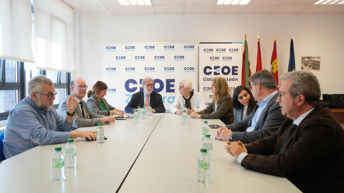 Reunión de la Junta Directiva de la Confederación de Organizaciones Empresariales de Castilla y León en la sede de CEOE Zamora.