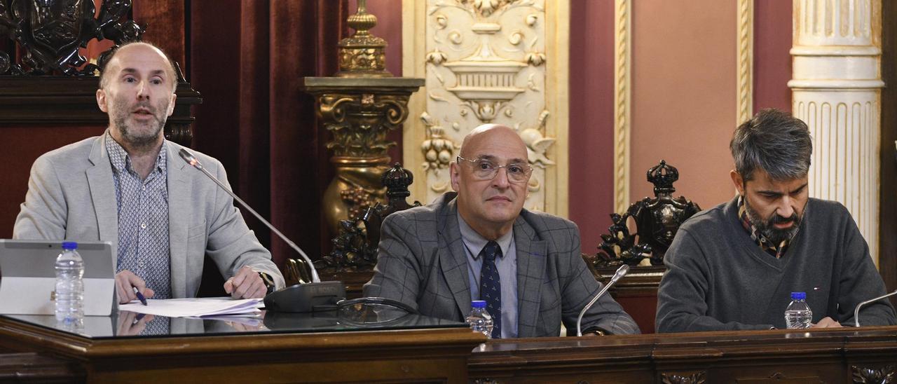 El alcalde, Gonzalo Jácome, con su número dos, Armando Ojea, y el interventor, Gonzalo Alonso.