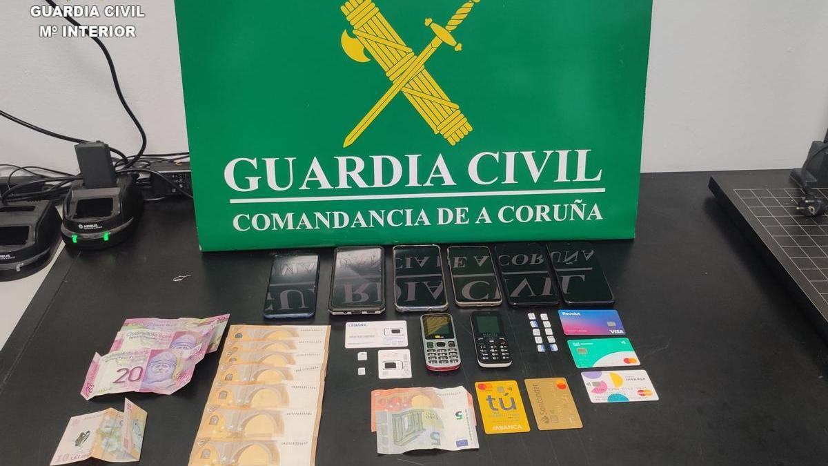 Detenidas tres personas e investigada otra por estafa y pertenencia a grupo criminal en Carballo