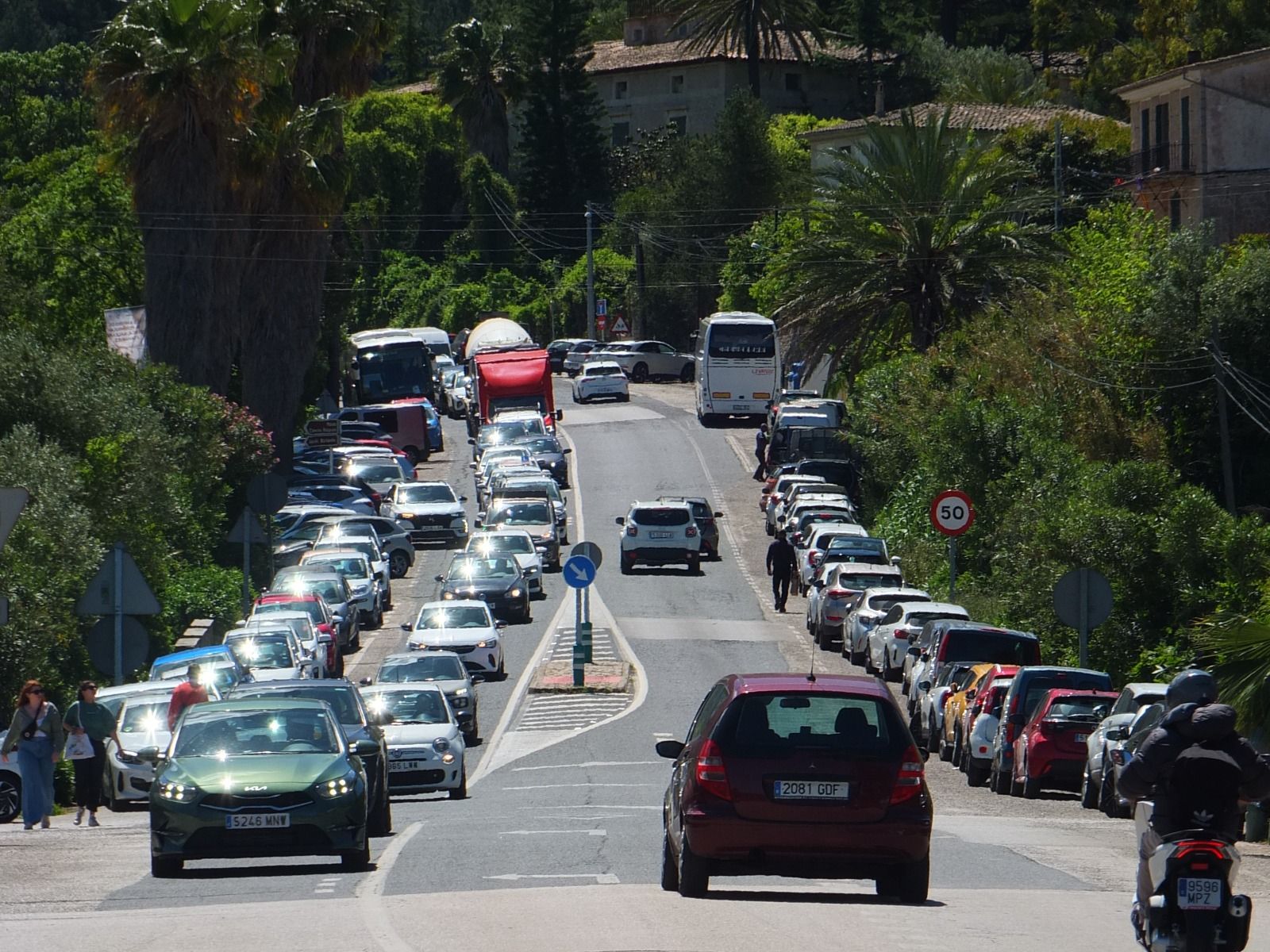 Este es el caos que vive Sóller debido a la afluencia masiva de visitantes