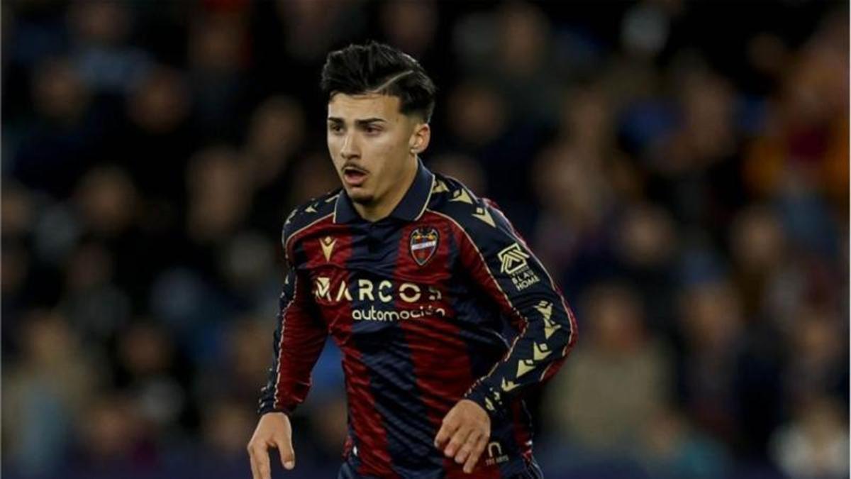 Paco Cortés, durante el encuentro ante el Villarreal en el Ciutat de València