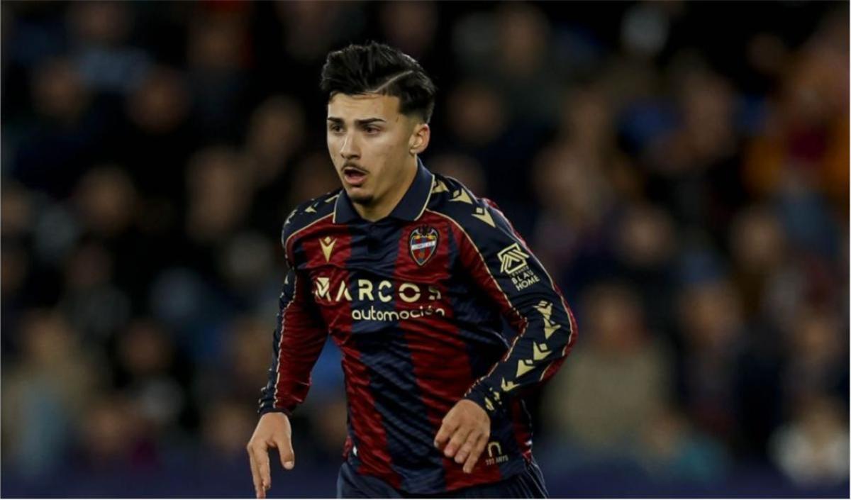 Paco Cortés, durante el encuentro ante el Villarreal en el Ciutat de València