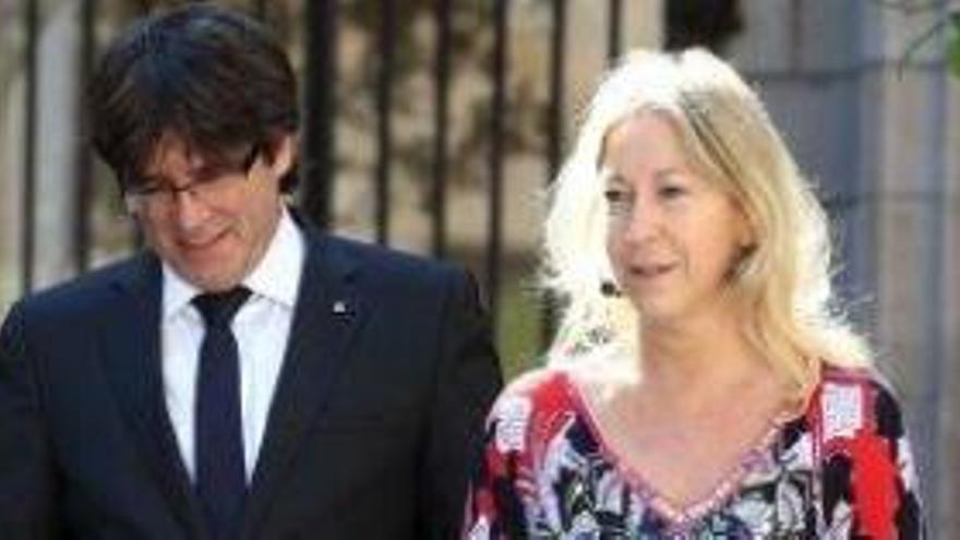 La consellera Neus Munté, acompanyada de Carles Puigdemont