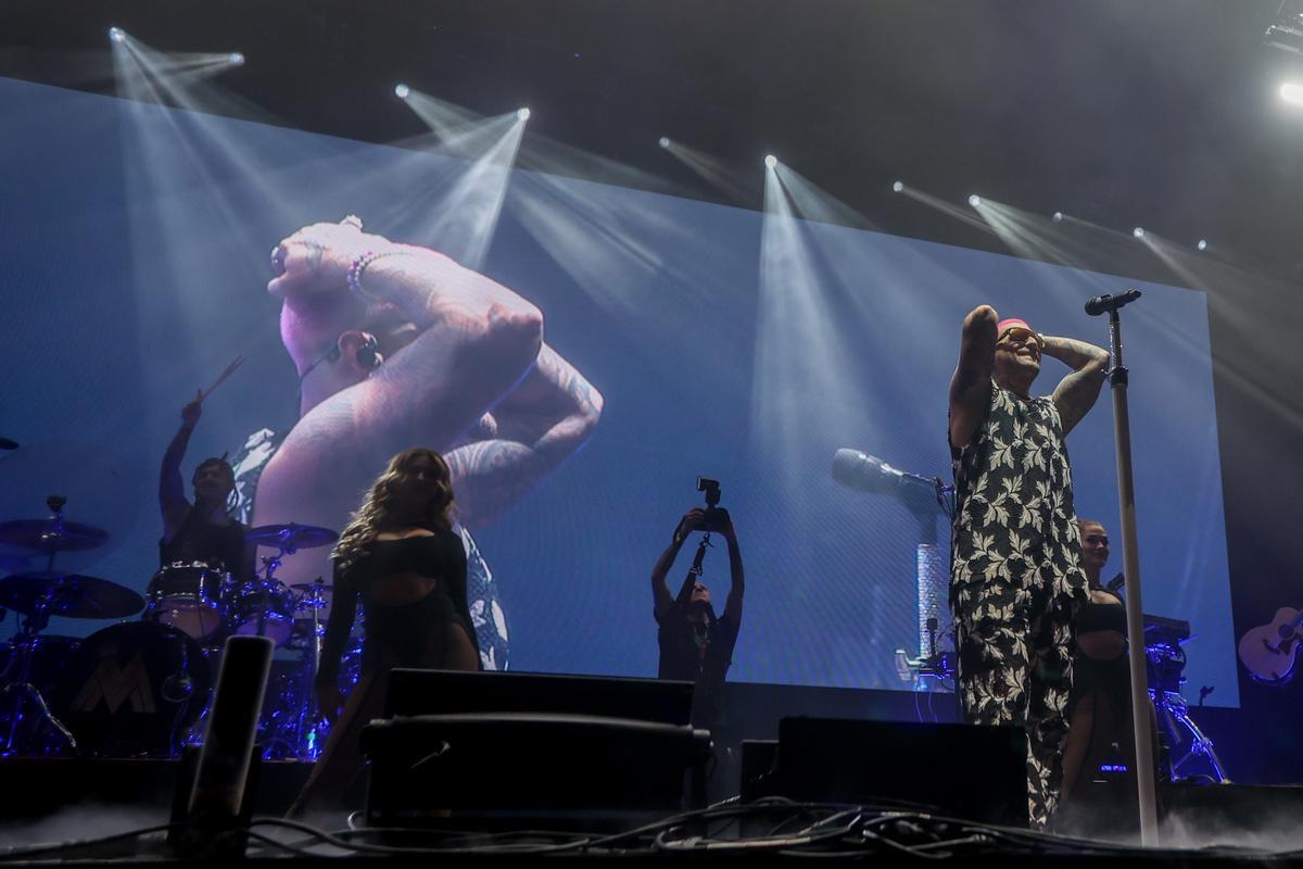 Maluma agradece al público su apoyo durante su concierto en el Wizink Center.