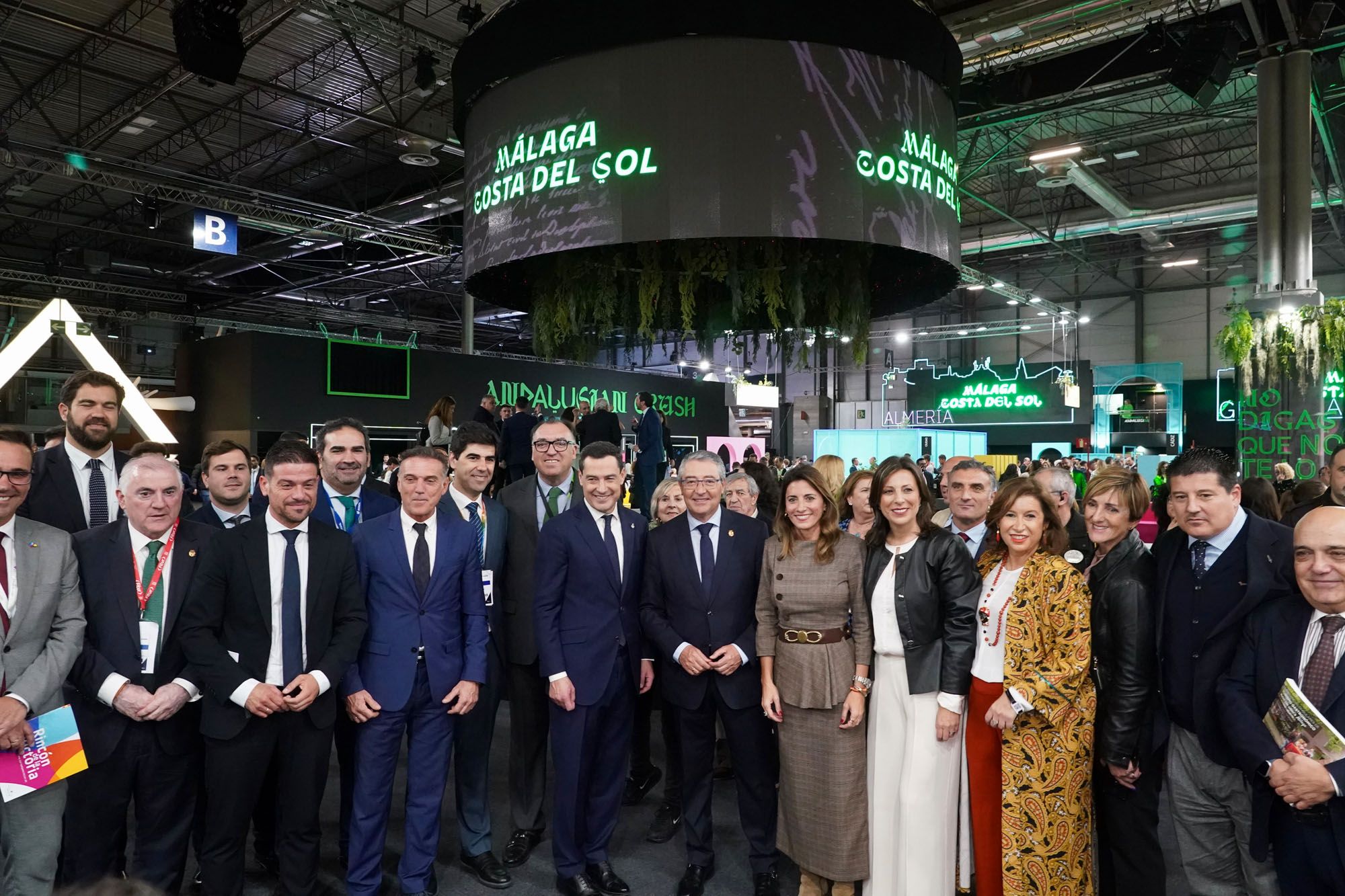 Juanma Moreno, en la jornada inaugural del stand de Andalucía en Fitur 2024.