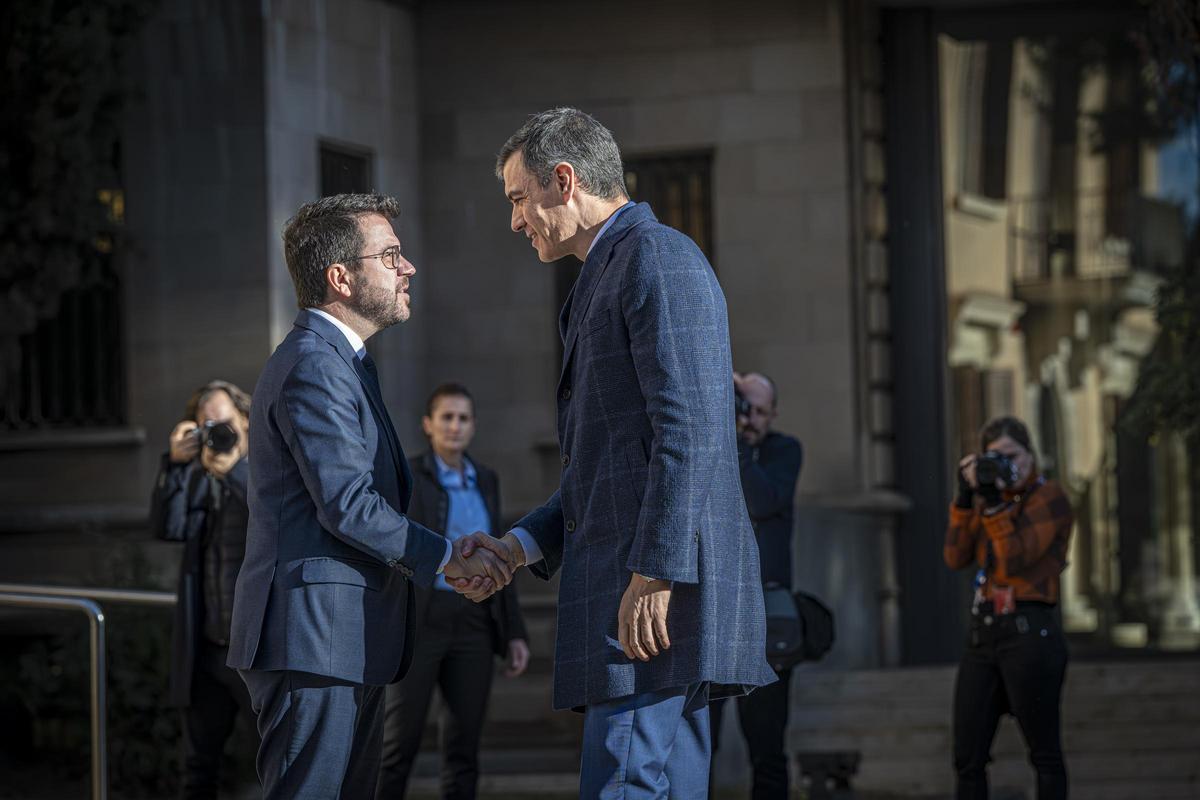Encuentro entre Pere Aragonès y Pedro Sánchez, el 21 de diciembre del 2023, durante su visita al Barcelona Supercomputing Center.