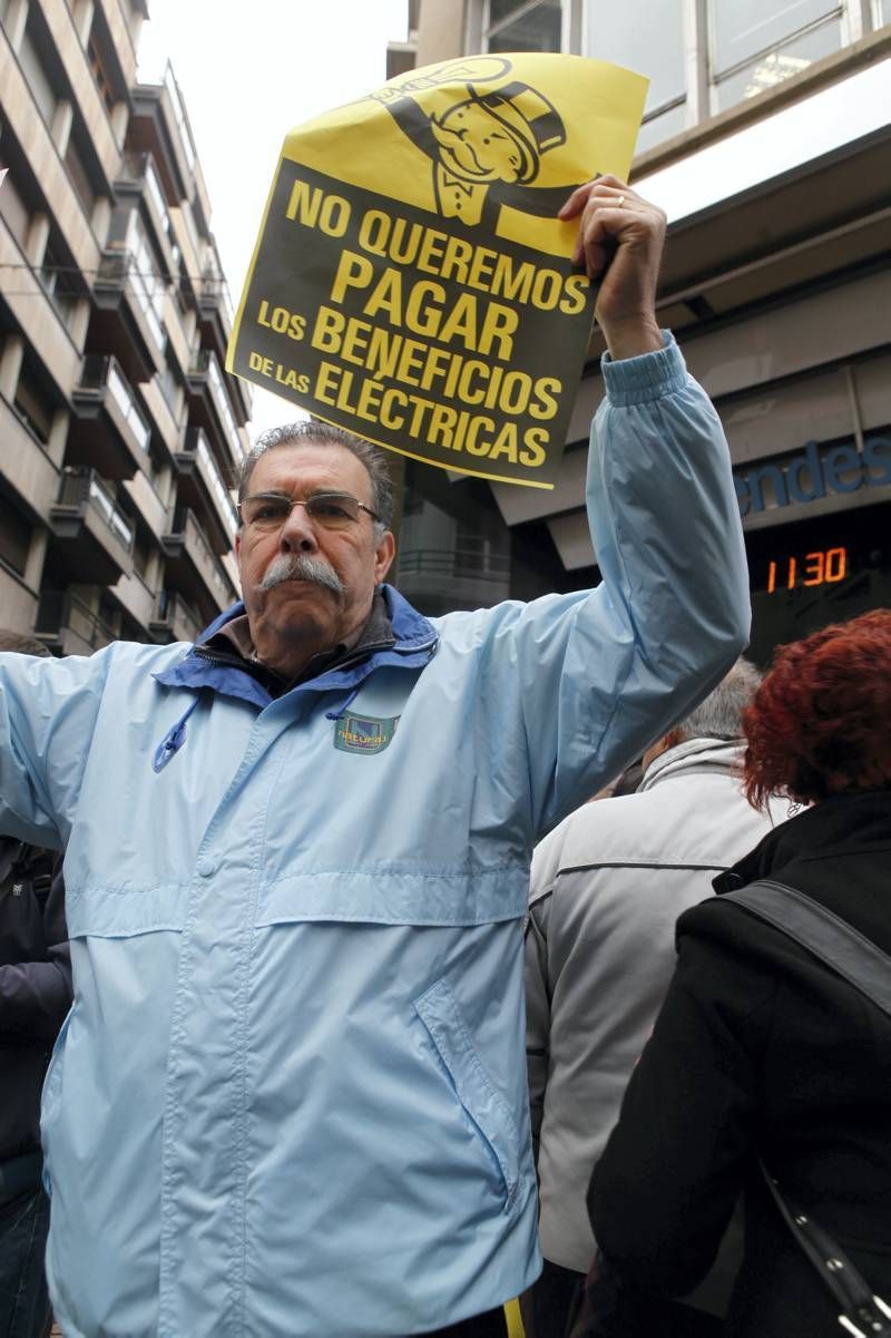 Fotogalería: Protesta por el precio de la luz en Zaragoza