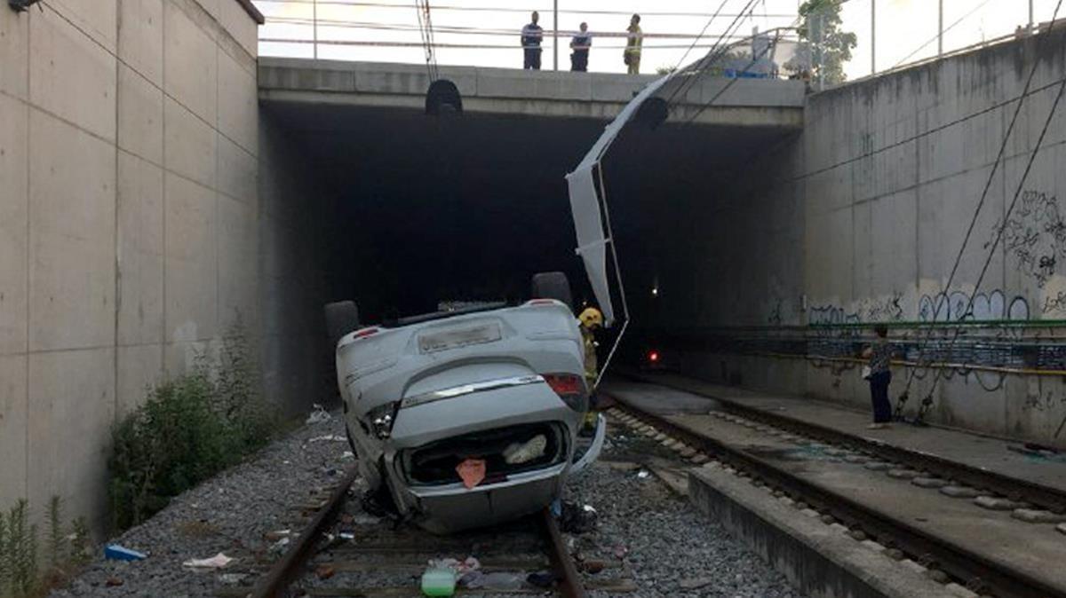 rjulve44321507 el vehicle que s ha precipitat a les vies del tren de vic co180715120737