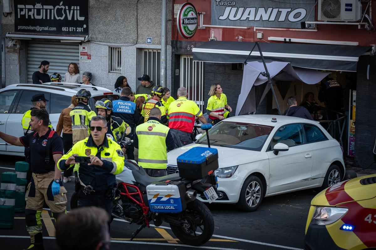 Un coche sin frenos deja siete heridos en una terraza en La Salud, en Tenerife