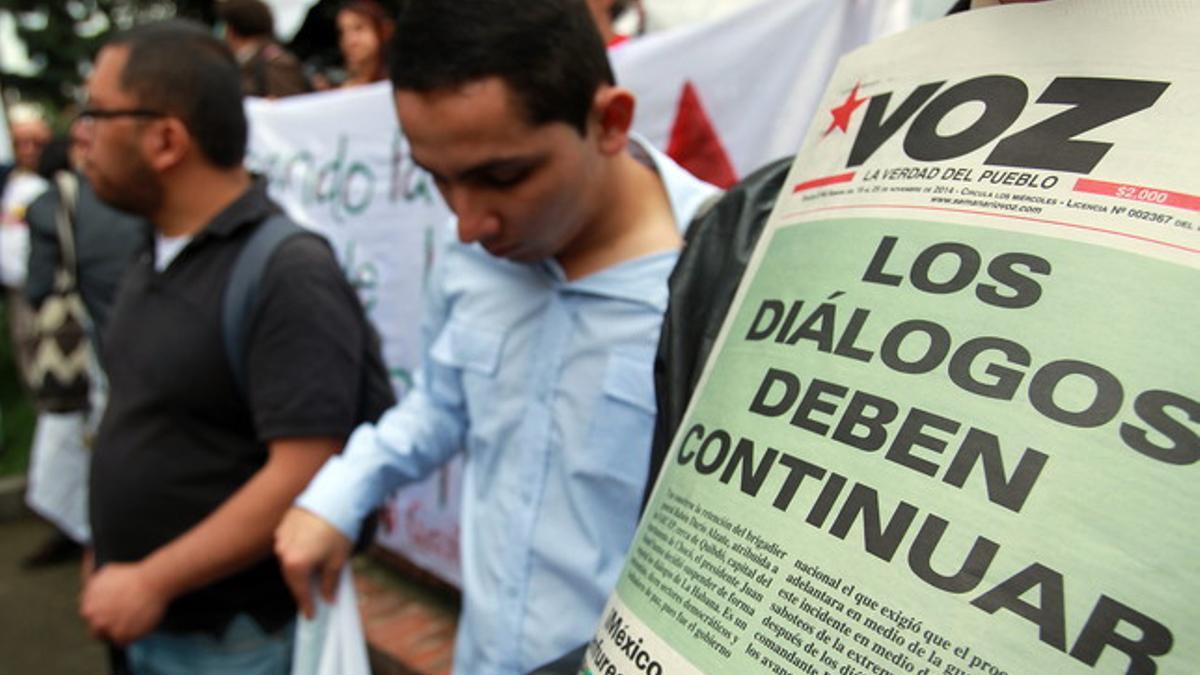 Manifestación en favor de las negociaciones de paz con las FARC, este miércoles en Bogotá.