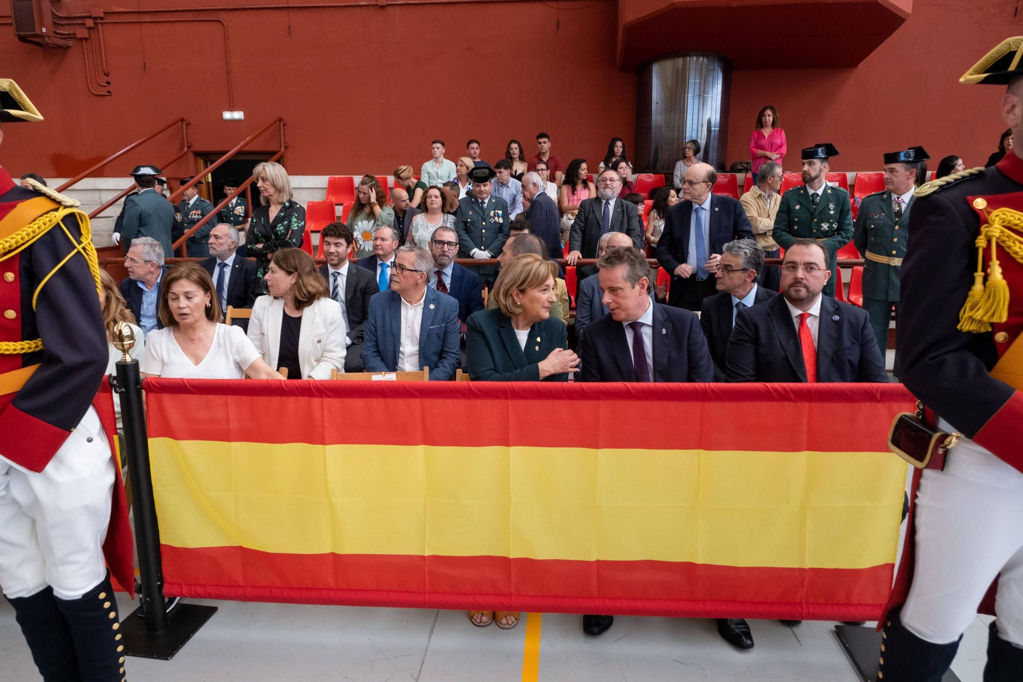 EN IMÁGENES: Así fueron los actos en Oviedo del 179 aniversario de la Guardia Civil