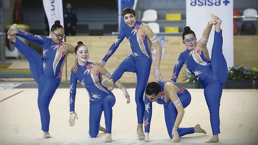 El equipo del Santiago Apóstol, ayer, durante una de las pruebas.