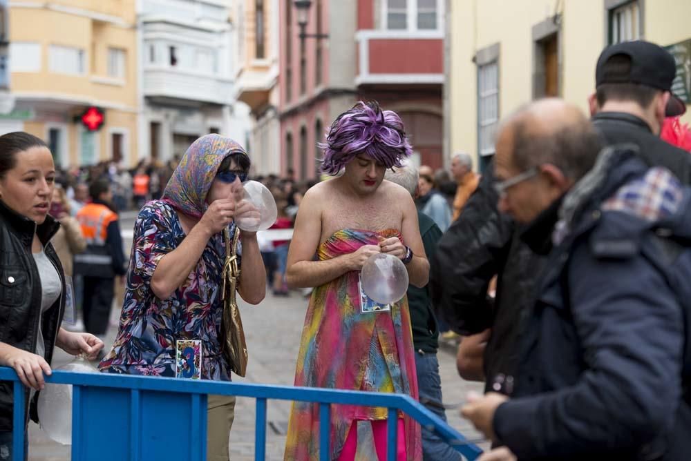 Carrera de tacones y carnaval de día en Telde