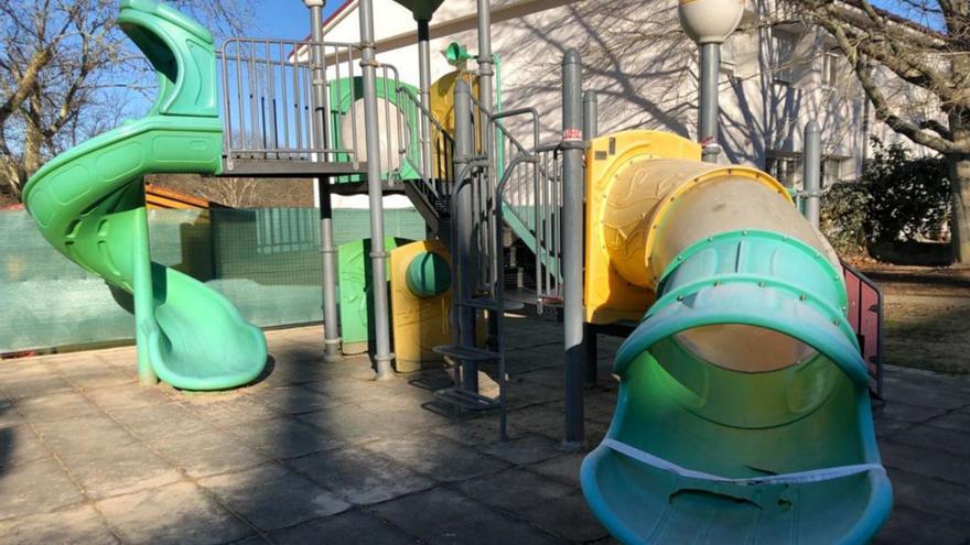 El Concello planea ampliar el parque infantil de Figueiroa hacia los terrenos del colegio