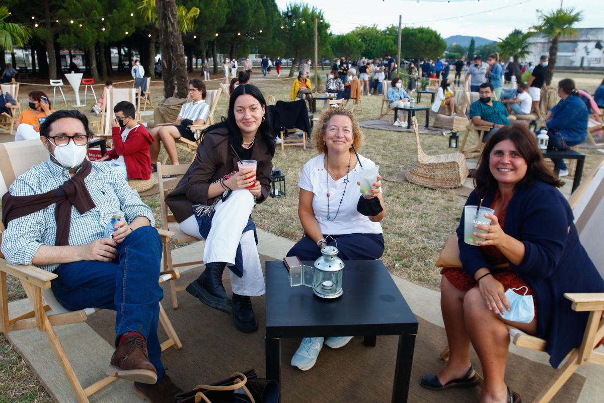 El chill out de "Ás 9 na praia" arrancó ayer con un éxito rotundo de afluencia para disfrutar del concierto gratuito de Uxía.
